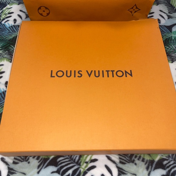 AUTHENTIC LOUIS VUITTON BAG - Picture 4 of 13
